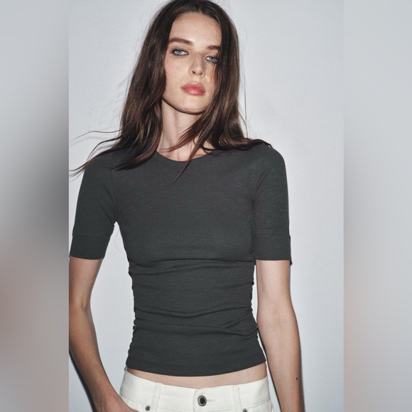 Zara Tops - Zara T-shirt